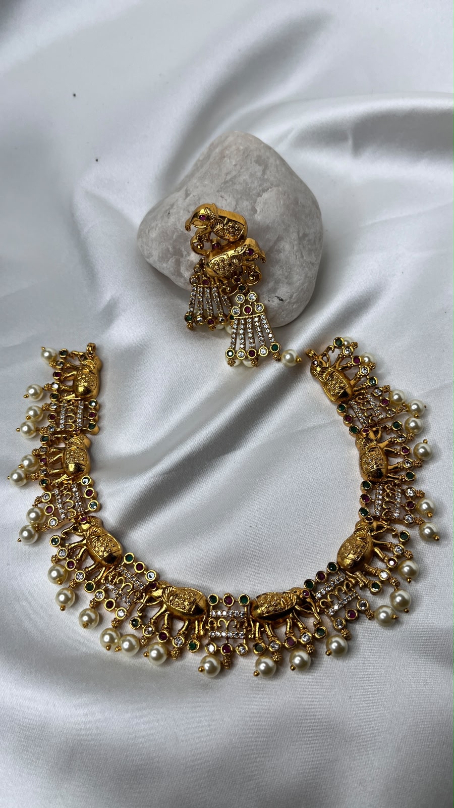 TRADITIONAL NECKLACE
