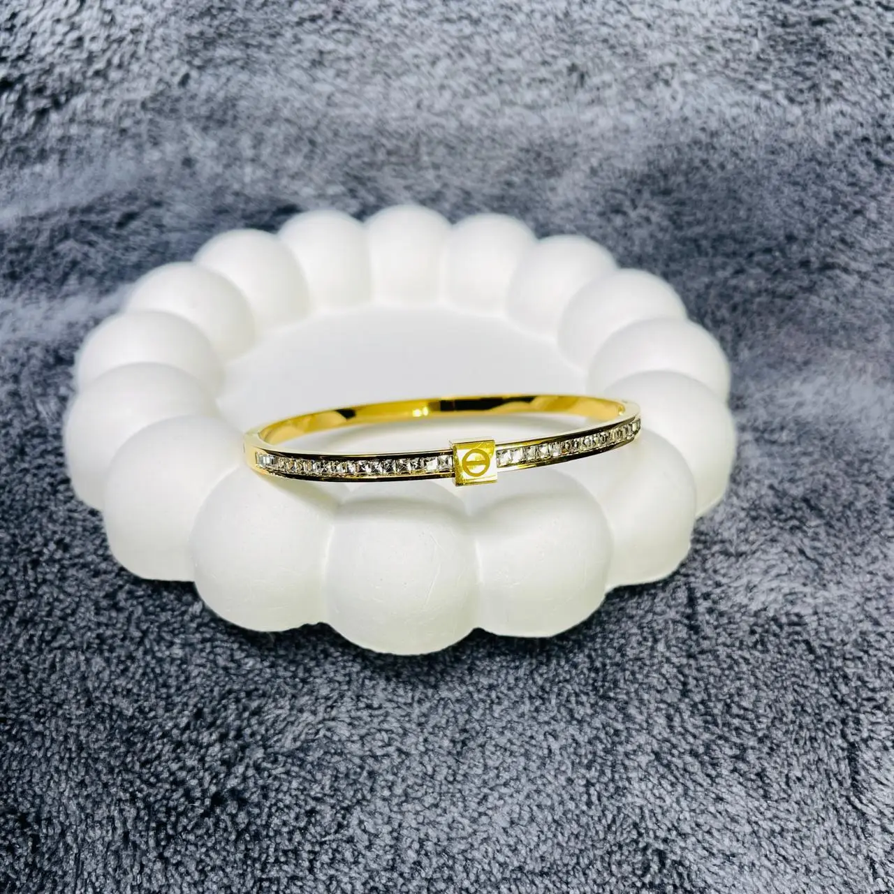 SAAT818 ANTI-TRANISH KADA WITH WHITE STONE