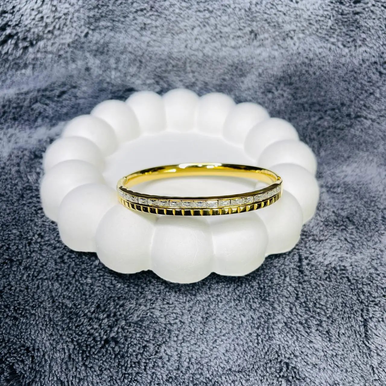 SAAT832 WHITE KADA BANGLE