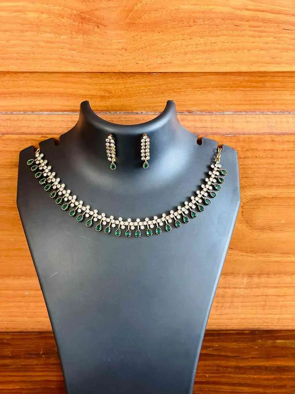 SASC110 GREEN STONE AD NECKLACE SET WITH EARRINGS 