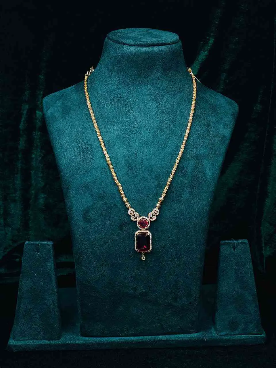 SASC126 LONG CHAIN WITH RED AD STONE PENDANT
