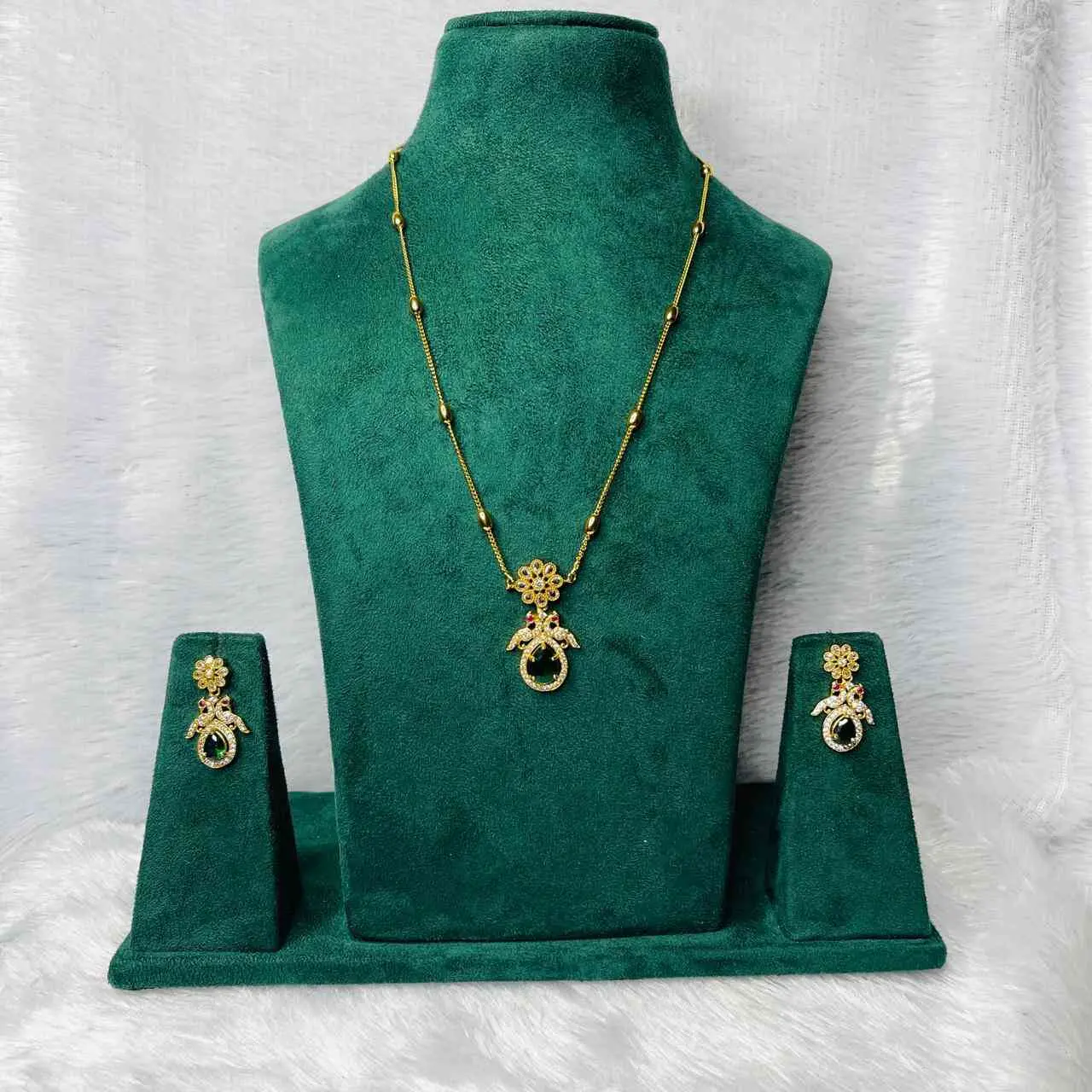 SASC137 GOLD RICE BALLS CHAIN AND GREEN AD-STONE WITH EARRINGS
