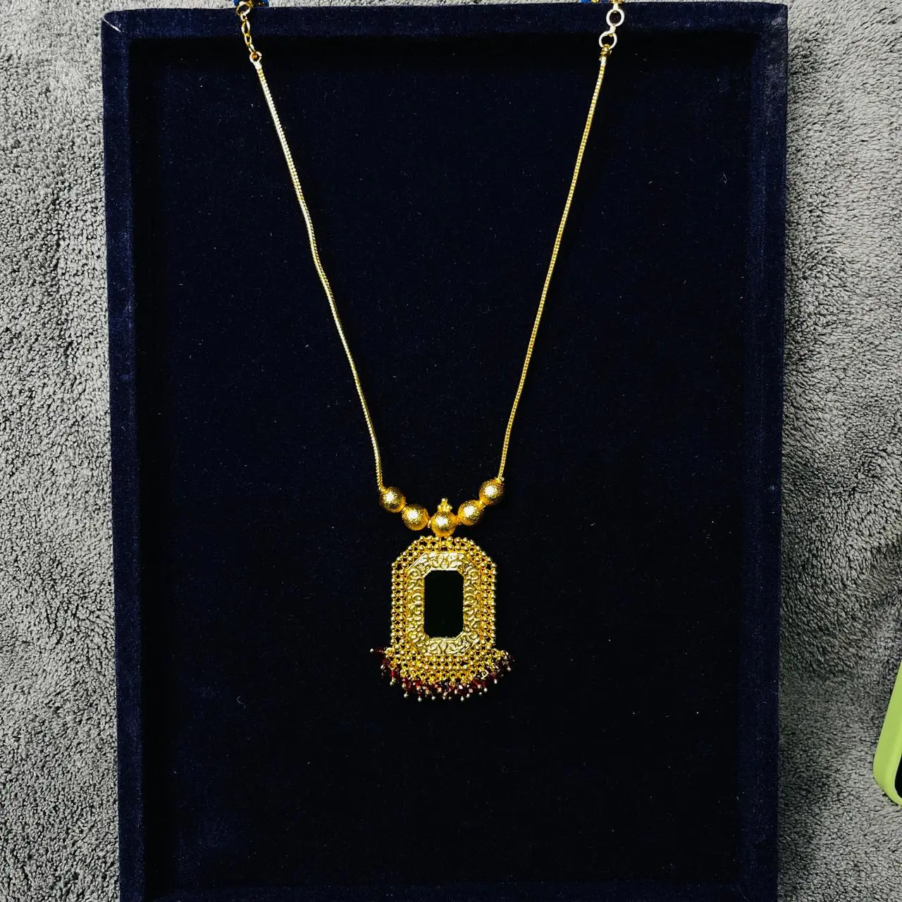 SATR204 SQUARE PALAKKA NECKLACE WITH RUBY BEADS HANGING