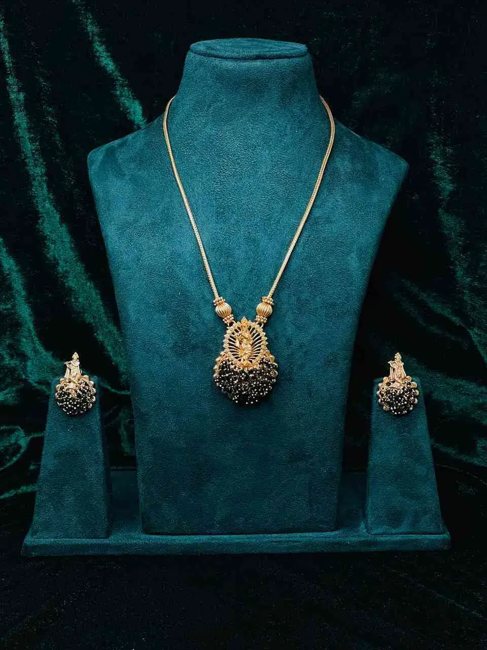 SASL735 GREEN KRISHNA PENDANT