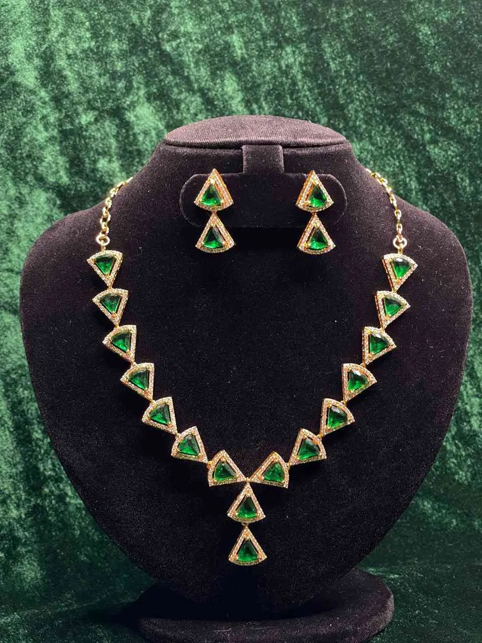 SASC101 GREEN STONE WITH AD NEACKLACE WITH EARRINGS