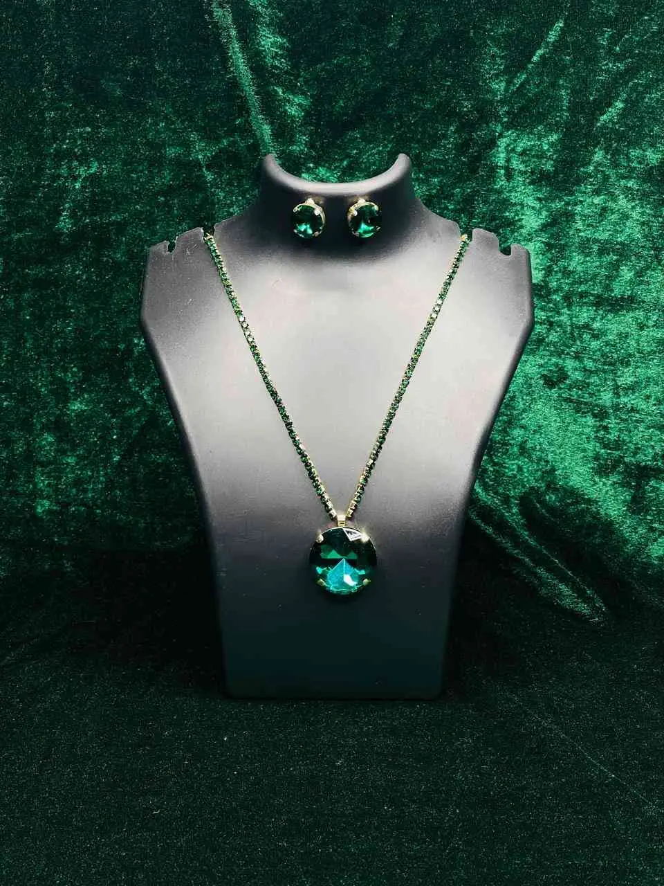 SAAT807 ANTI-TARNISH EMERALD CRYSTAL NECKLACE WITH EARRINGS