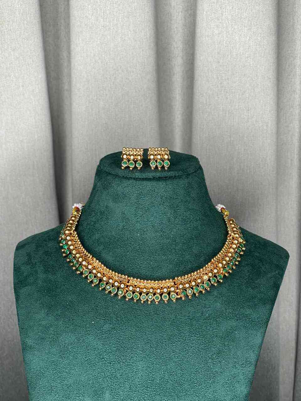  ﻿GOLD PLATED GREEN STONE CHOKER WITH EARRINGS