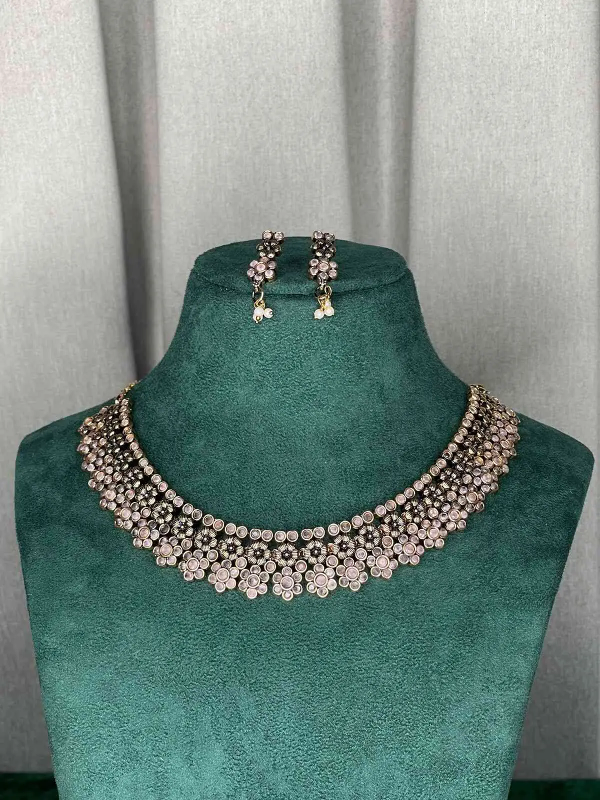 SACK921 OXIDISED FLORAL DESIGN NECKLACE WITH EARRINGS