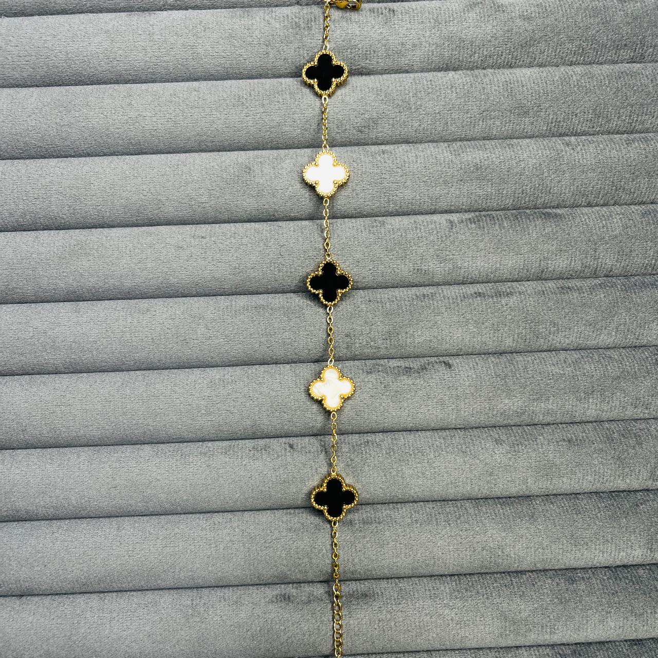 SAAT878  BLACK&WHITE VAN CLEEF CLOVER BRACELET