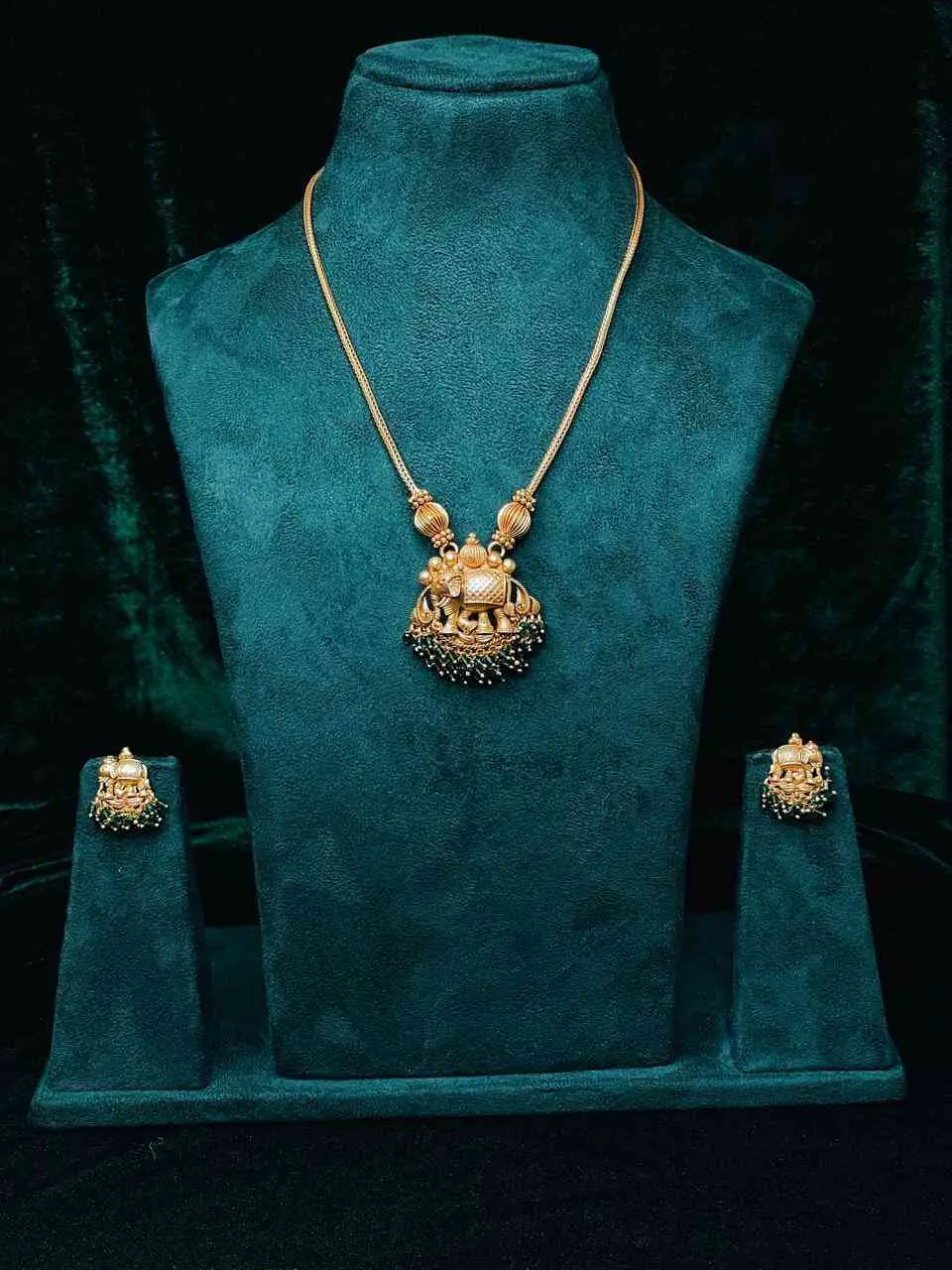 SASL736 TRADITIONAL ELEPHANT MOTIF PENDANT