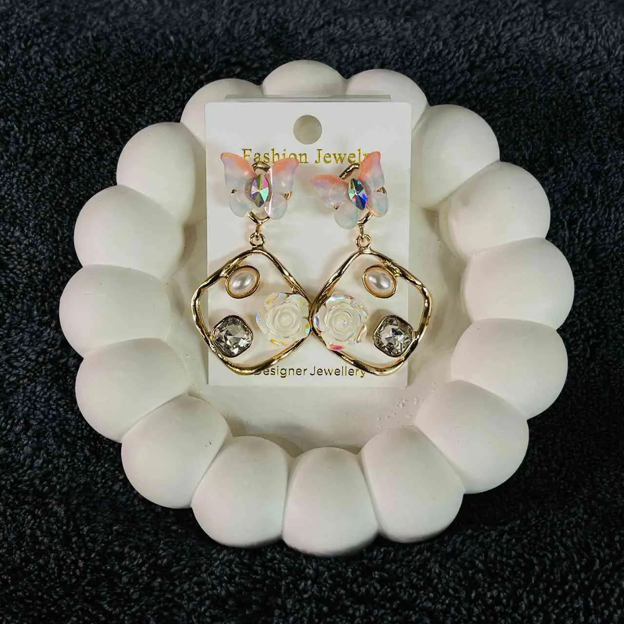 SAER509 GARDEN WHIMSY DROP EARRINGS (WHITE)