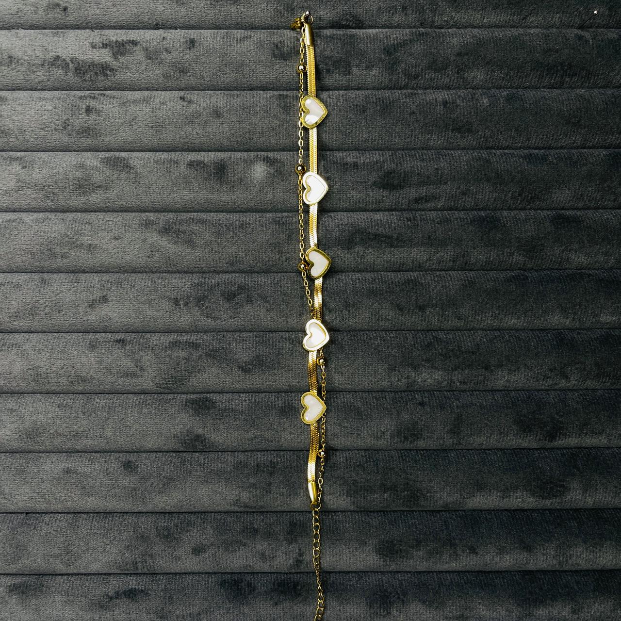 SAAT864 GOLD-PLATED, LAYERED NECKLACE WITH HEART-SHAPED PENDANT