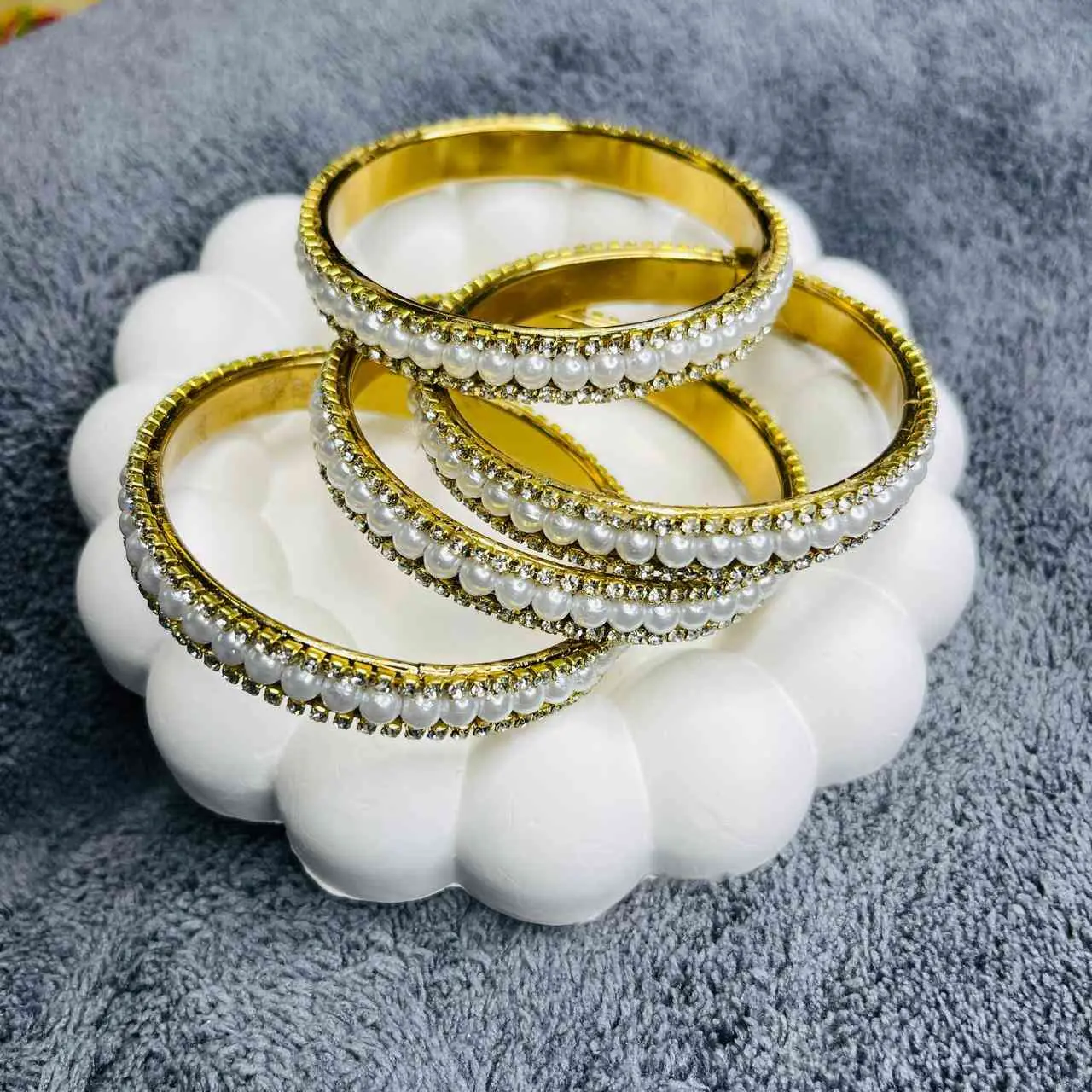 SABG632 WHITE PEARLS & STONE BANGLES