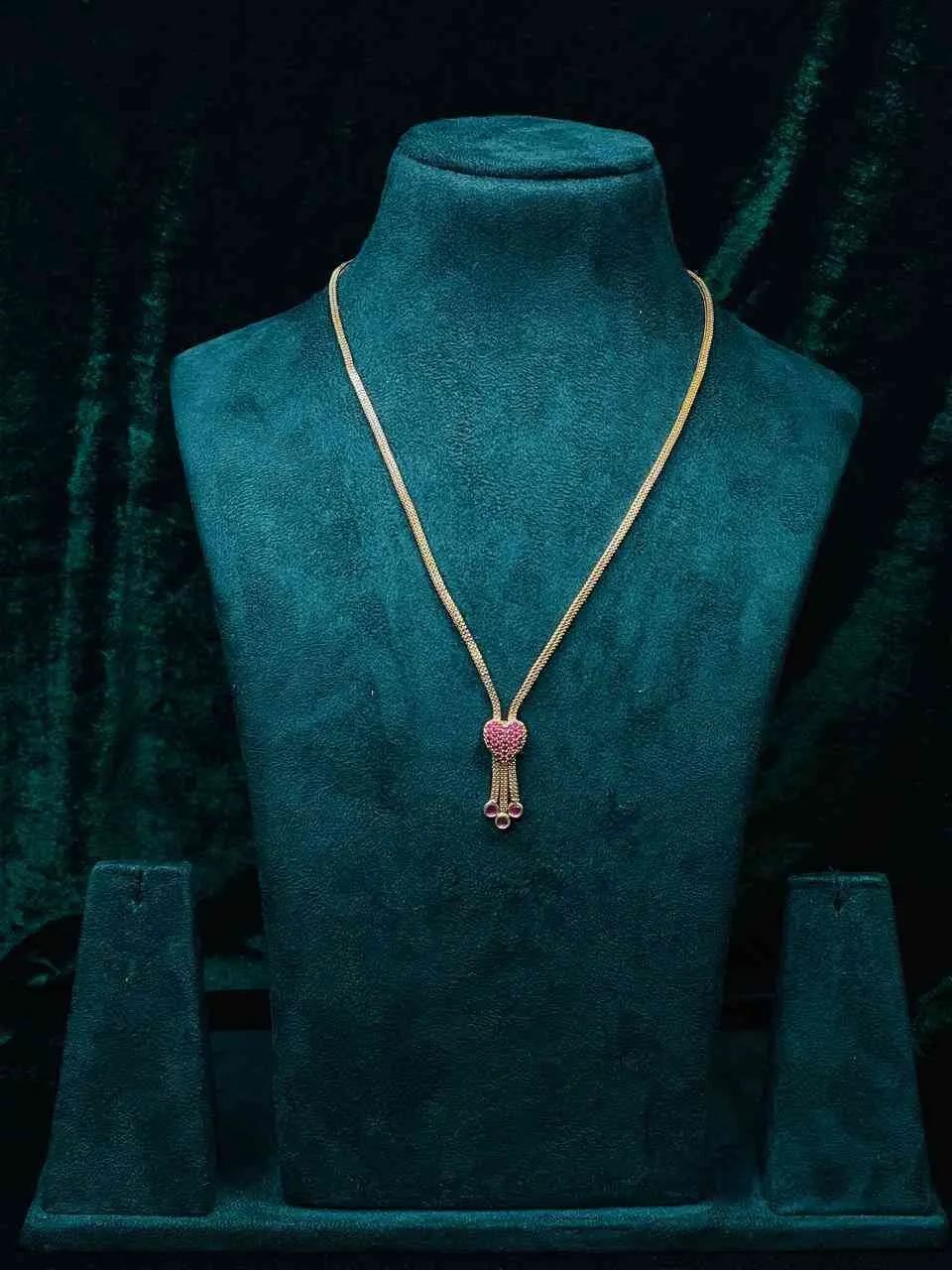 SASC127 LONG CHAIN WITH HEART RED STONEPENDANT