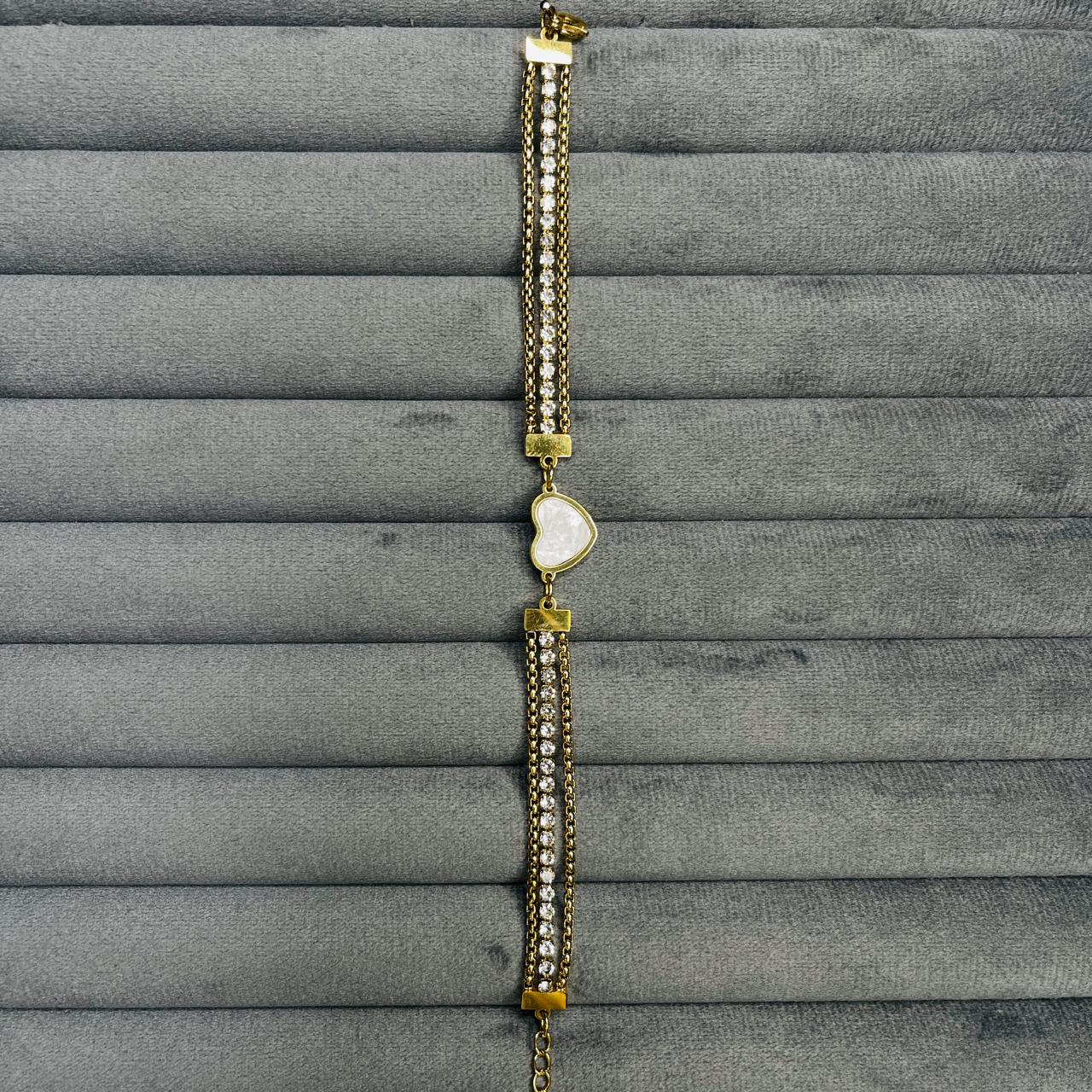 SAAT873 MULTI-LAYERED STONE CHAIN WITH HEART PENDANT