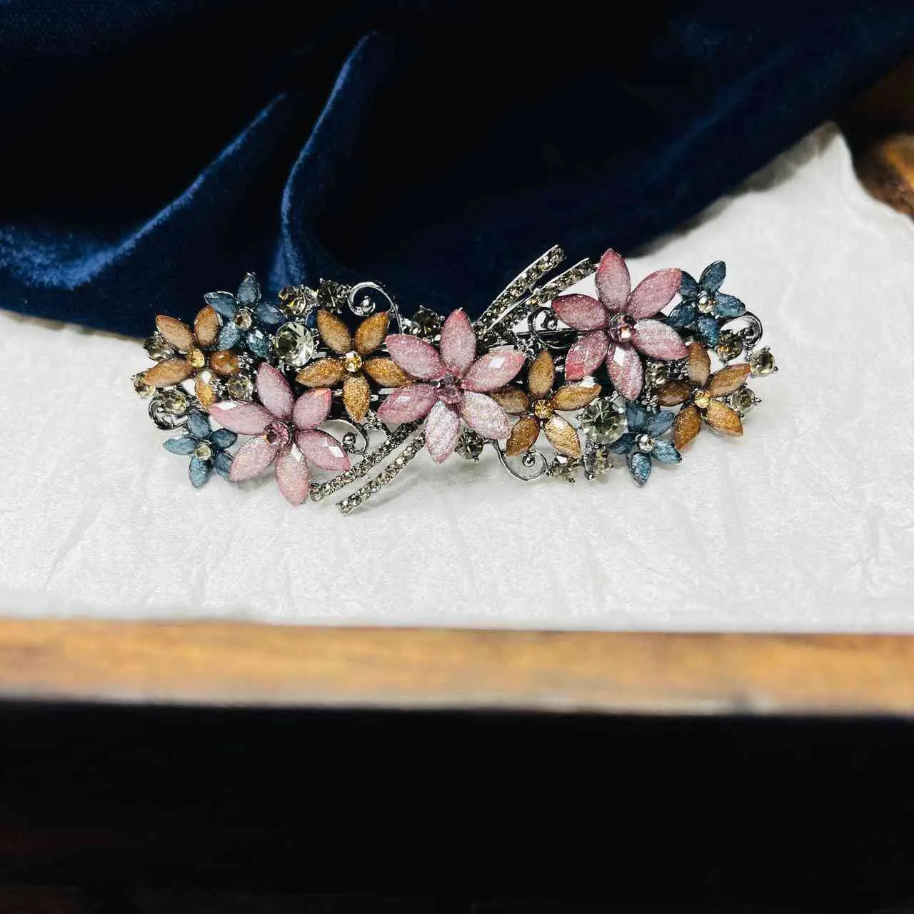 SAHC214 FLORAL RHINESTONE 1