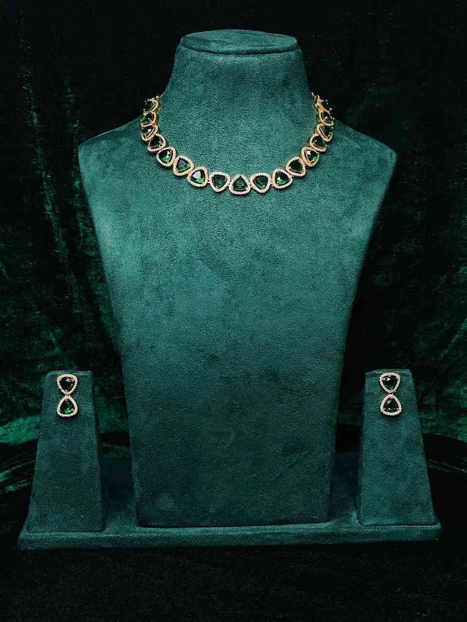 SASC136 GREEN STONE AD NECKLACE SET WITH EARRINGS