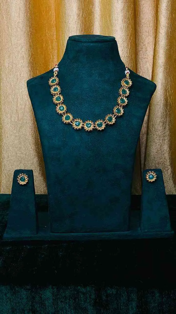 SACK934 GREEN Stone Necklace